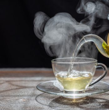 Miel ou sucre : que choisir pour son thé ?